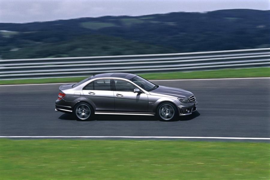  Mercedes-Benz C63 AMG 2007 года  (фото 5 из 27)